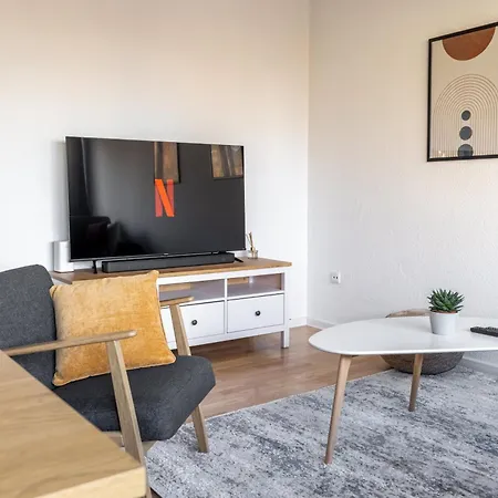 Modernes Und Zentralgelegenes Mit Kueche, Netflix, Und Balkon Lägenhet