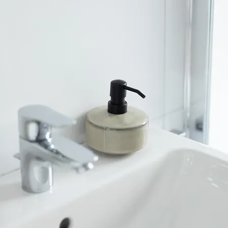 Modernes Und Zentralgelegenes Mit Kueche, Netflix, Und Balkon Lägenhet *